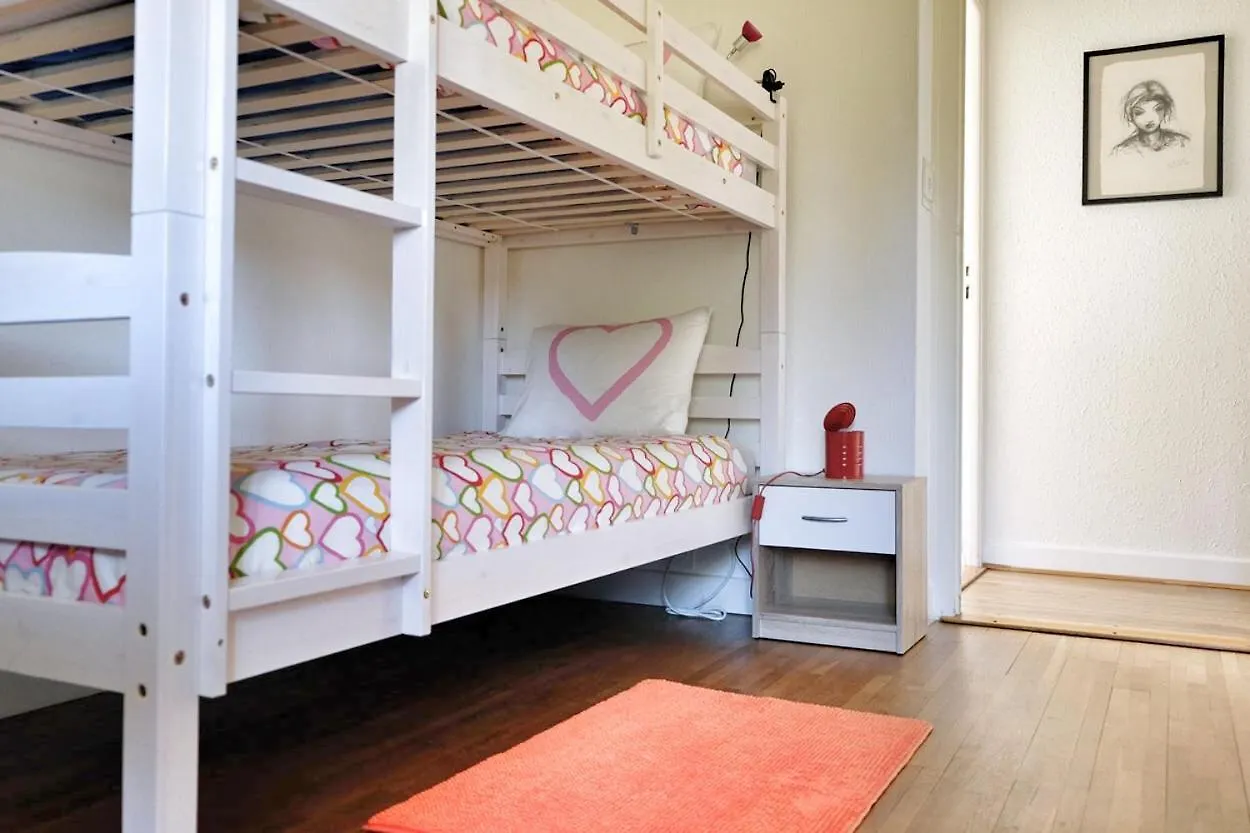 Lindo Lugar - Just A 7 Minute Walk From The Airport Bed & Breakfast Meyrin Switzerland