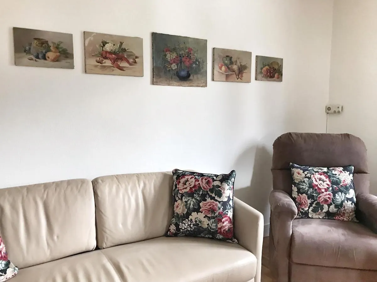 Lindo Lugar - Just A 7 Minute Walk From The Airport Bed & Breakfast Meyrin
