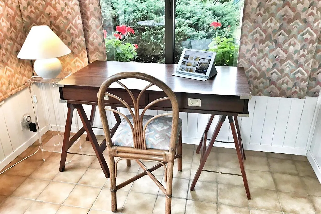 Lindo Lugar - Just A 7 Minute Walk From The Airport Bed & Breakfast Meyrin