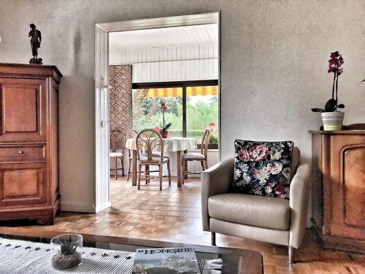 Lindo Lugar - Just A 7 Minute Walk From The Airport Bed & Breakfast Meyrin