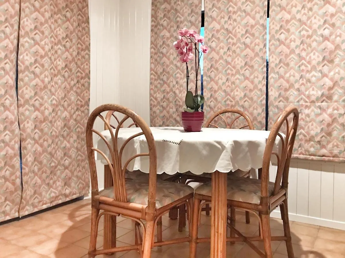 Lindo Lugar - Just A 7 Minute Walk From The Airport Bed & Breakfast Meyrin