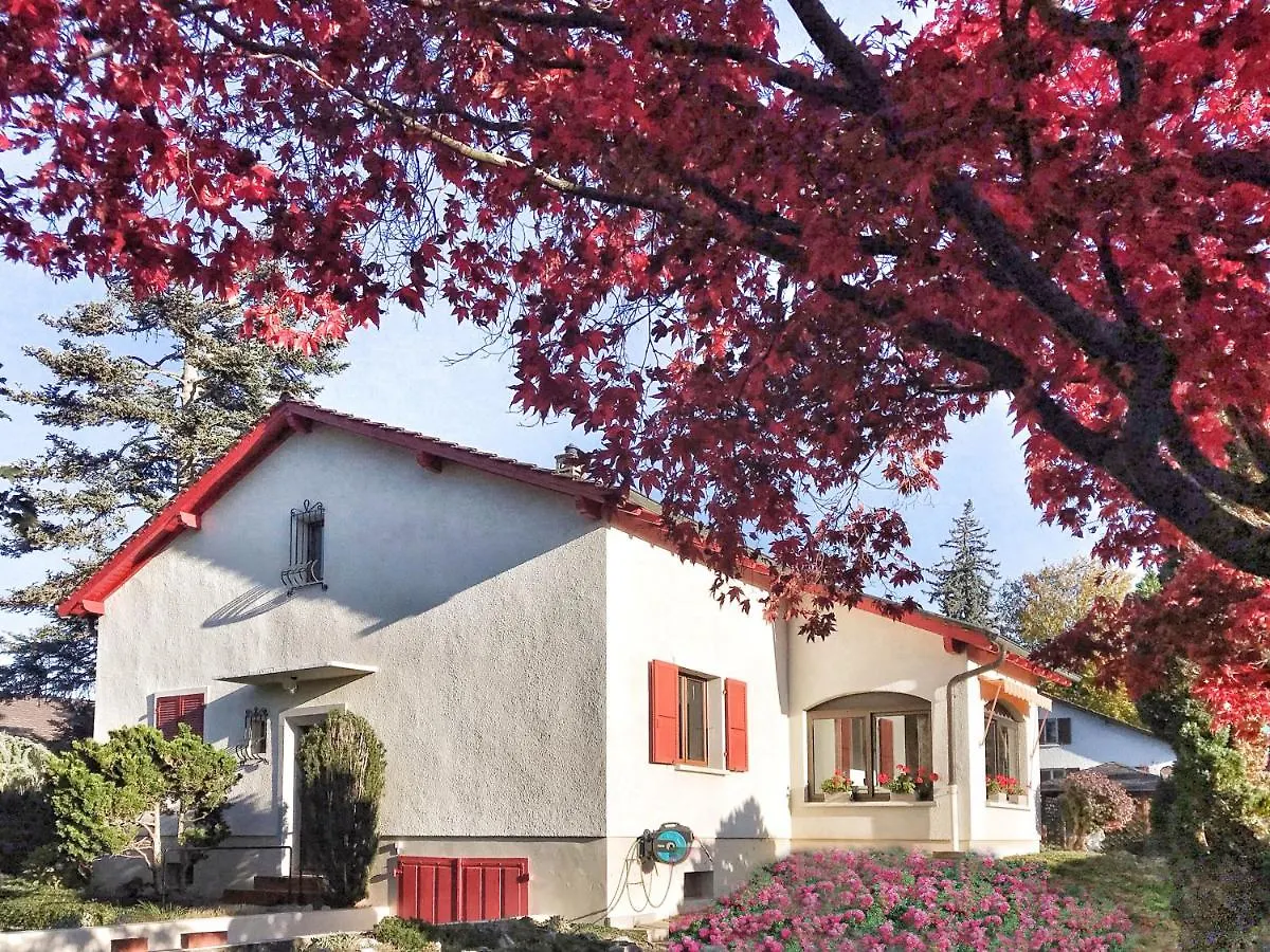 Lindo Lugar - Just A 7 Minute Walk From The Airport Bed & Breakfast Meyrin