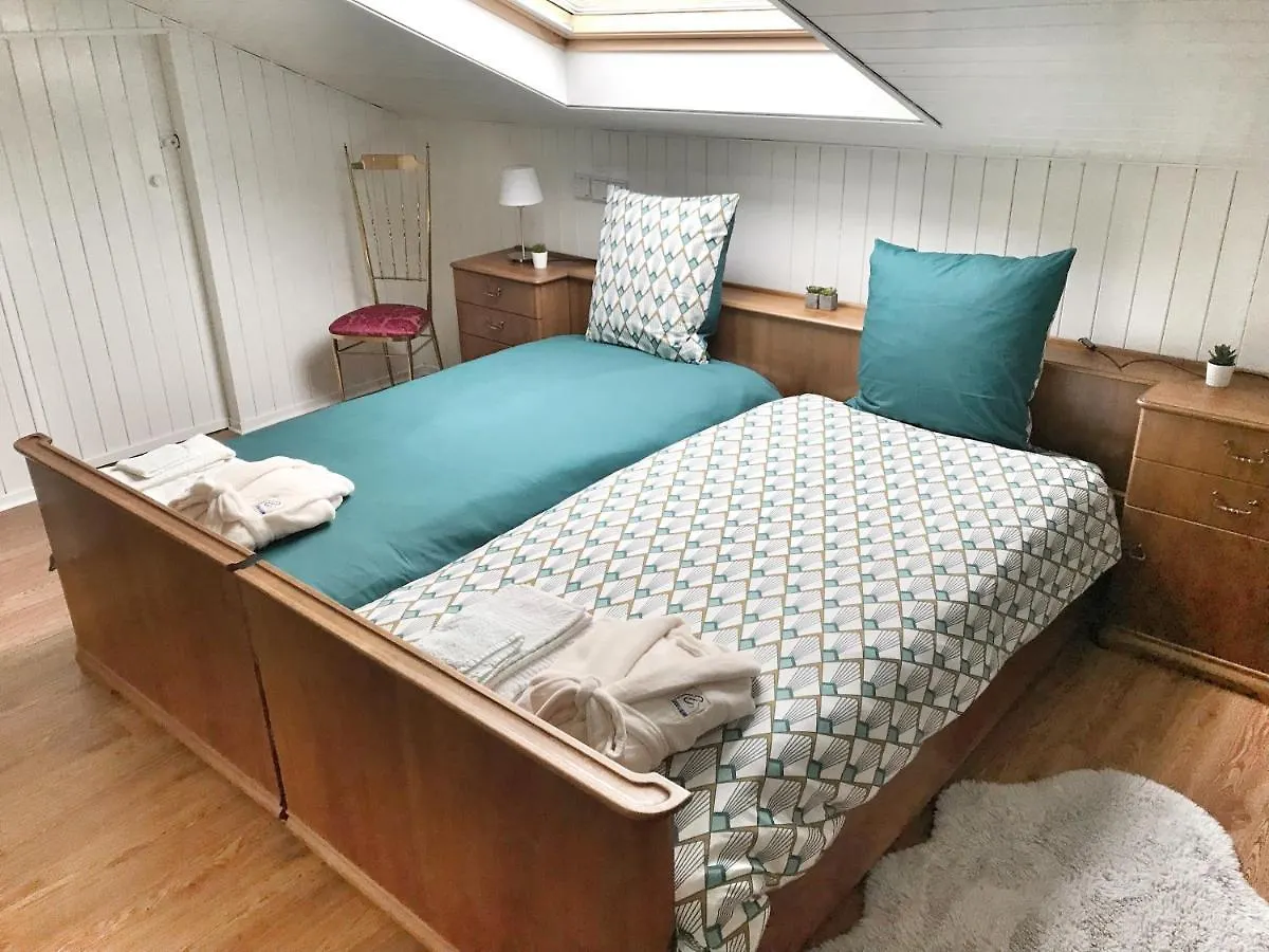 Lindo Lugar - Just A 7 Minute Walk From The Airport Bed & Breakfast Meyrin 0*,  Switzerland